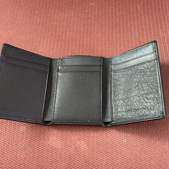 Perry Ellis Black Leather Tri-Fold Wallet - Picture 5 of 10